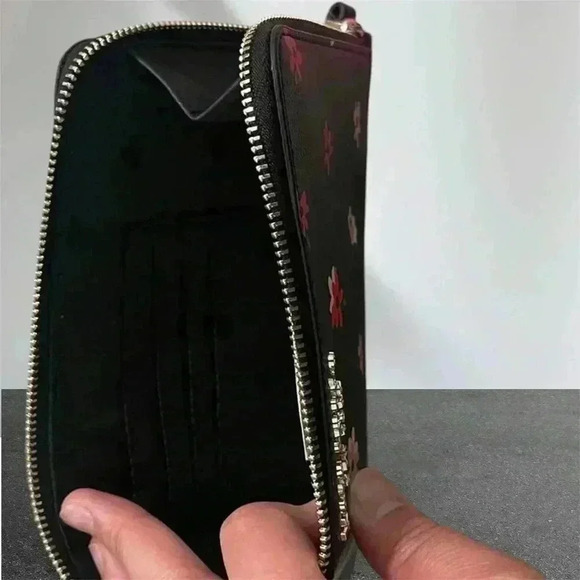 Kate Spade ♠️ Wristlet - Picture 2 of 4